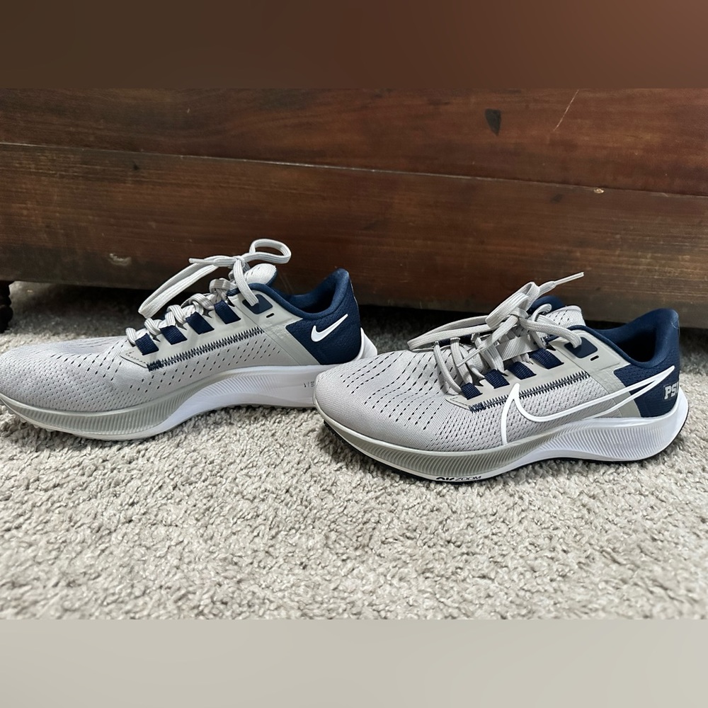 Nike Penn State Men's 7.5 / Women’s 9 Running Sneakers PSU